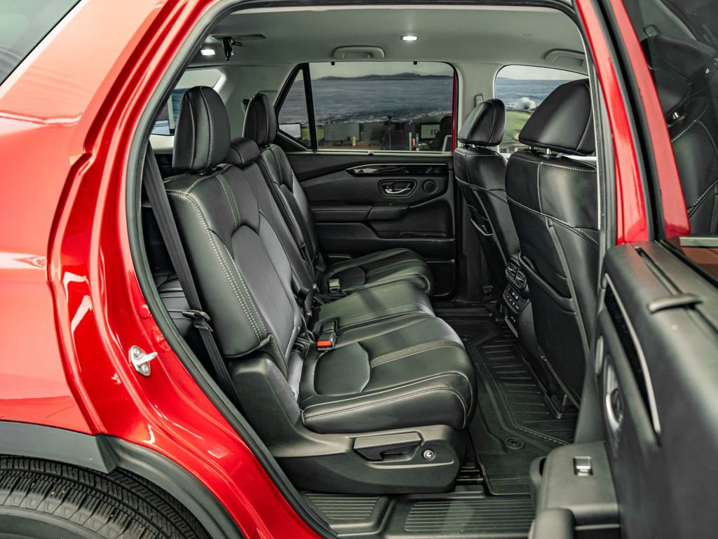 Used 2025 Honda Pilot EX-L image 31