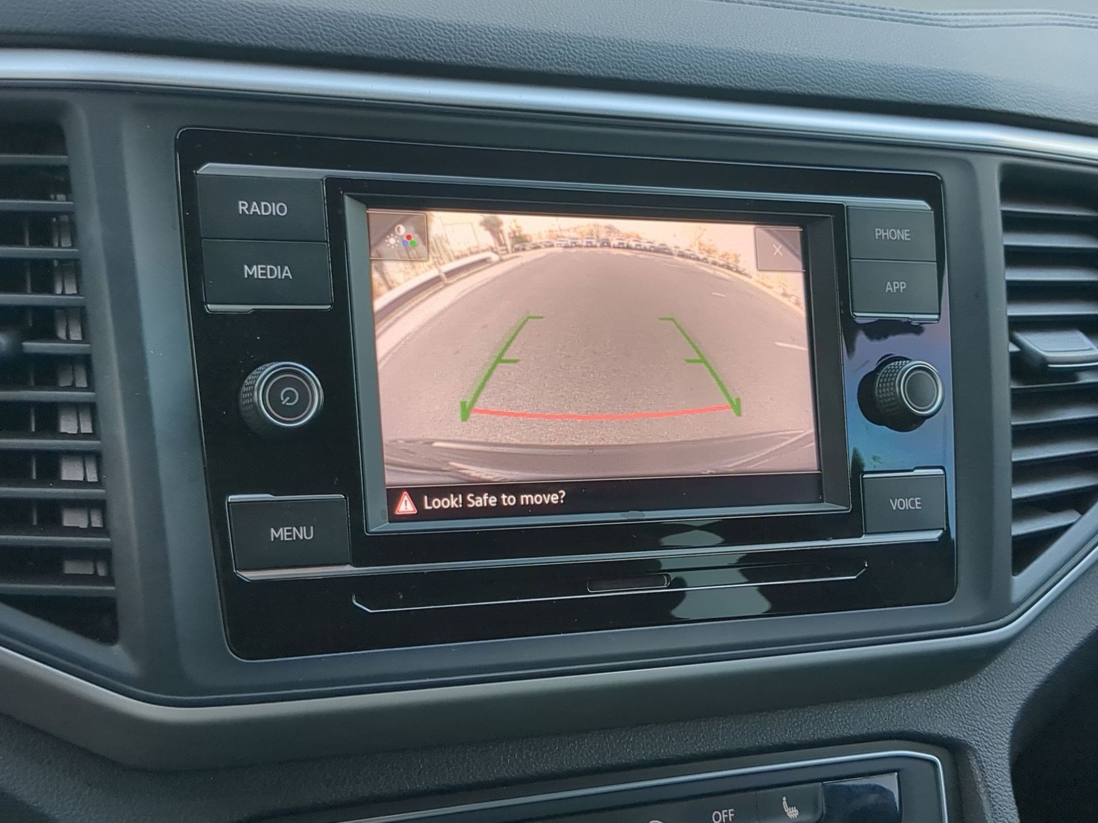 Used 2023 Volkswagen Atlas Cross Sport SE image 16