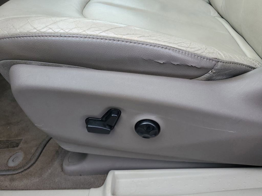 Used 2017 Chrysler Pacifica Touring-L w/ Tire & Wheel Group image 7