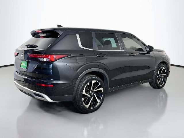 Used 2023 Mitsubishi Outlander SE Black Edition FWD image 10