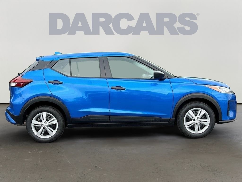 Used 2025 Nissan Kicks Play S image 2