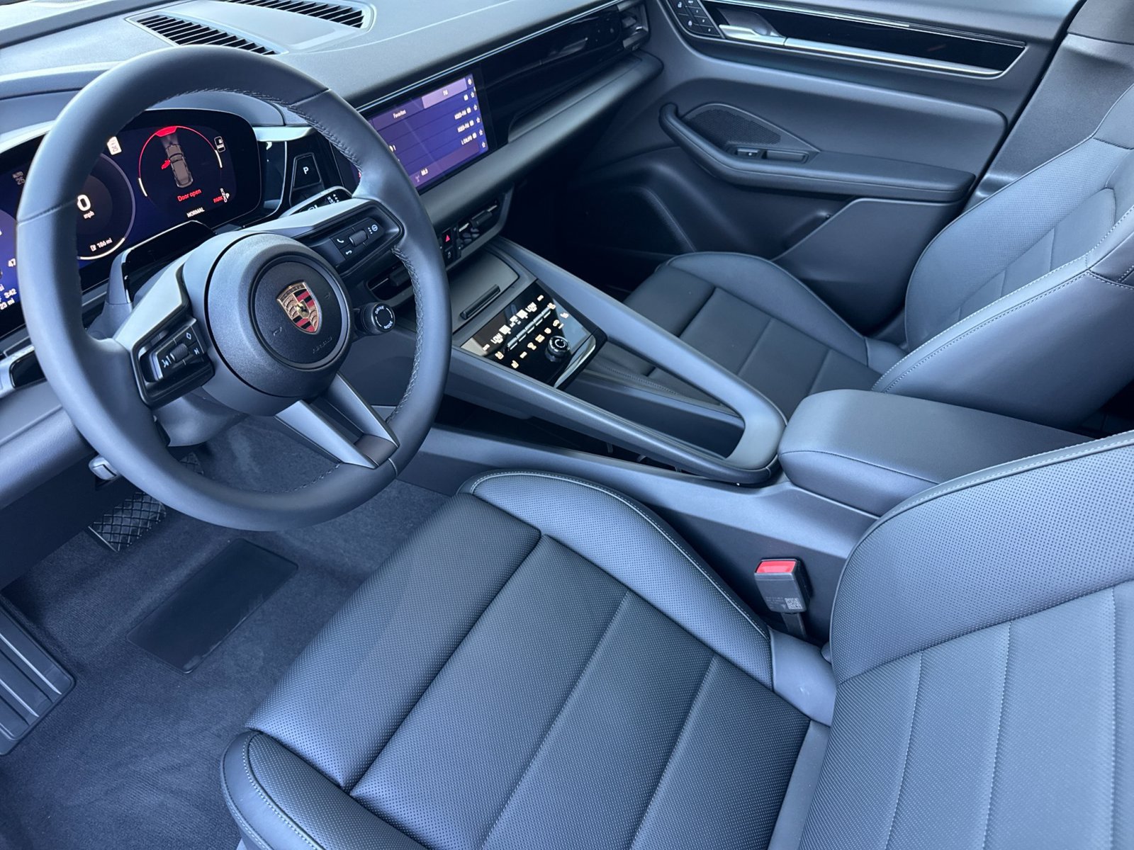 New 2026 Porsche Macan 4 Electric AWD/4WD image 5