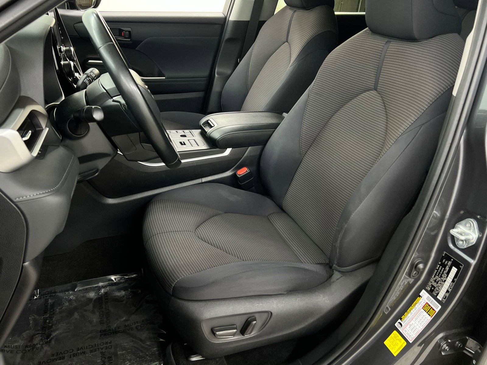 Used 2023 Toyota Highlander LE image 4