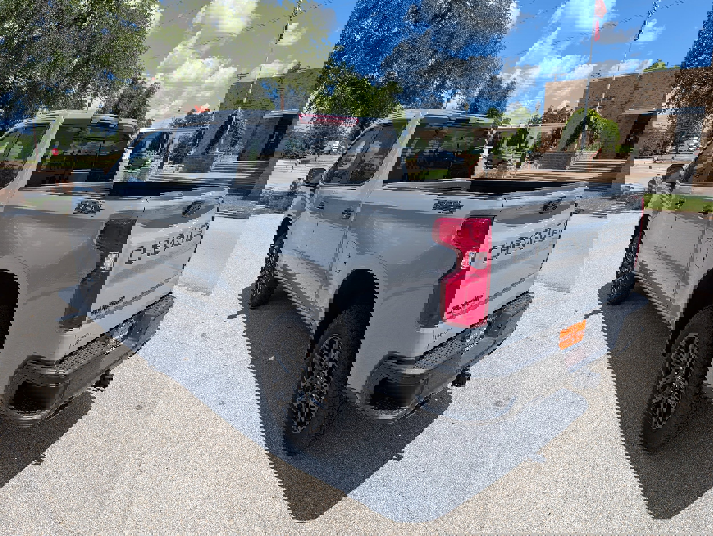 Used 2024 Chevrolet Silverado 1500 LT Trail Boss w/ Convenience Package II image 5