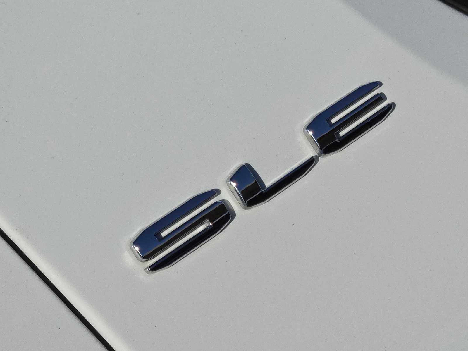 Used 2021 GMC Acadia SLE w/ Driver Convenience Package image 10