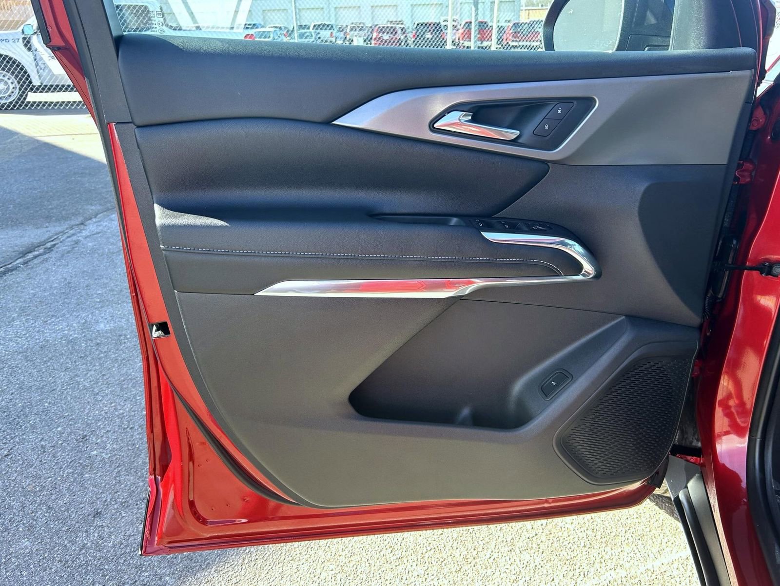 Certified 2025 Chevrolet Traverse LT w/ Driver Confidence Package image 9