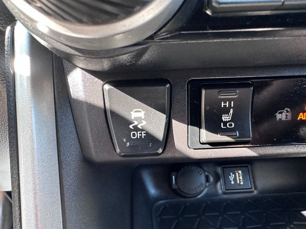 Used 2024 Toyota RAV4 XSE AWD/4WD image 22