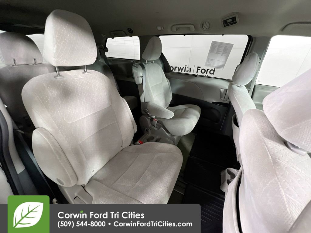Used 2016 Toyota Sienna LE image 17