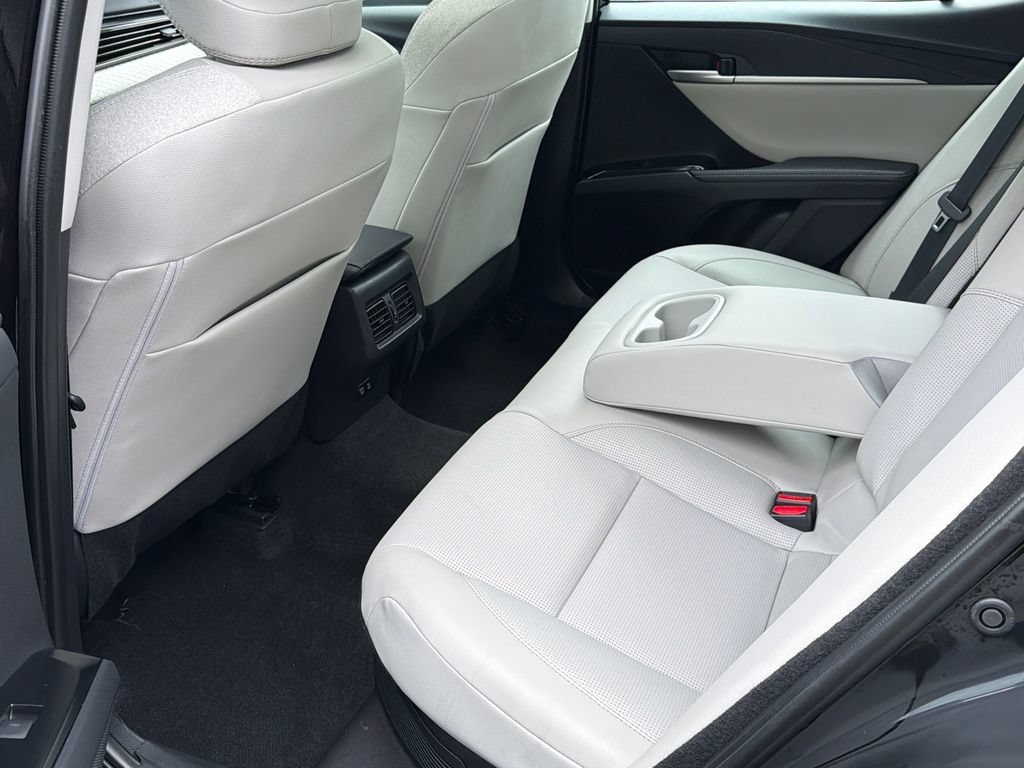 Used 2025 Toyota Camry XLE FWD image 17