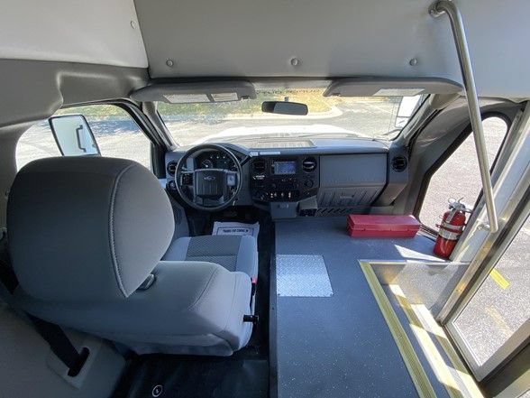 Used 2014 Ford F550 2WD Regular Cab Super Duty image 44