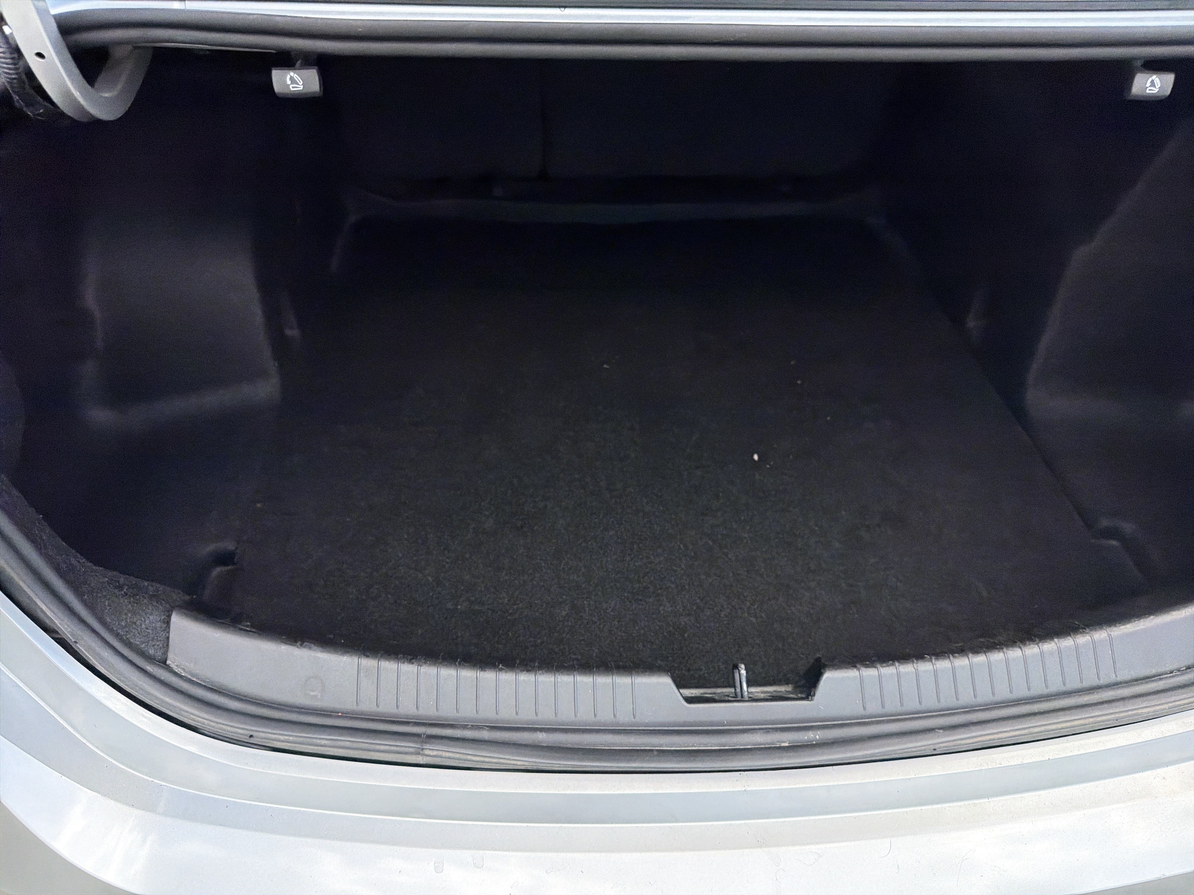 Used 2021 Chevrolet Malibu LS FWD image 31