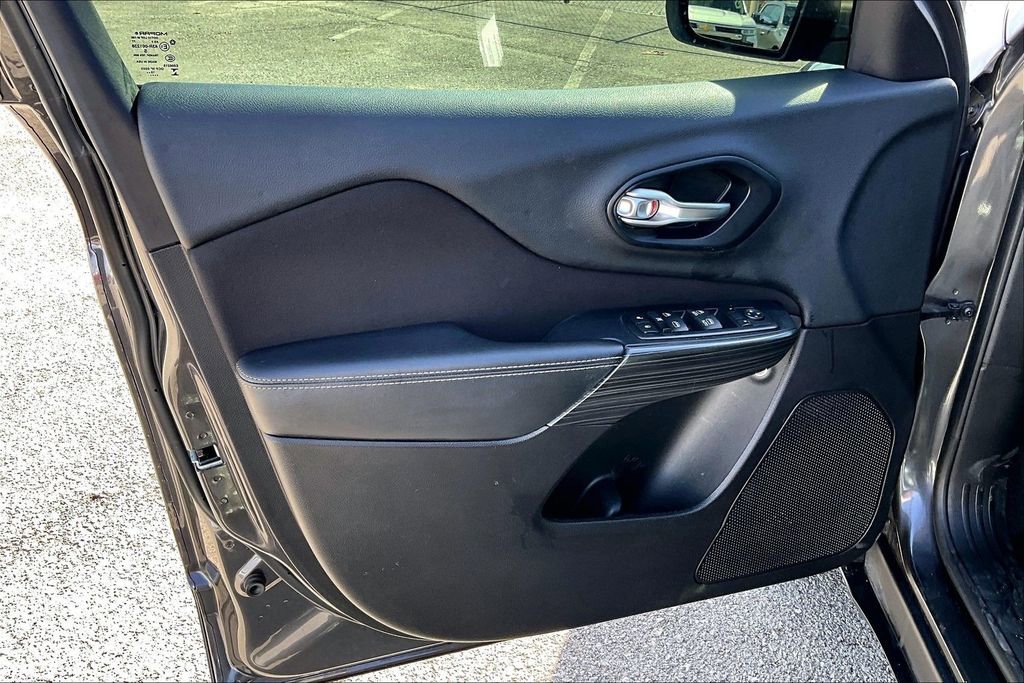 Used 2016 Jeep Cherokee Latitude image 23
