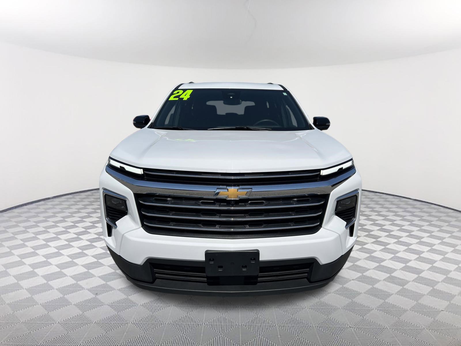 Used 2024 Chevrolet Traverse LT AWD/4WD image 2