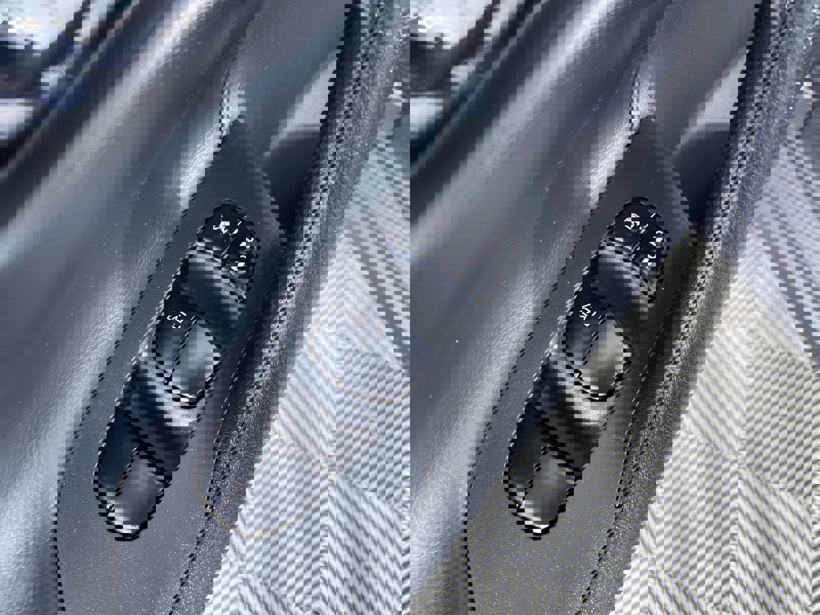 Used 2017 Nissan Altima 2.5 SR w/ LED Appearance Package image 14