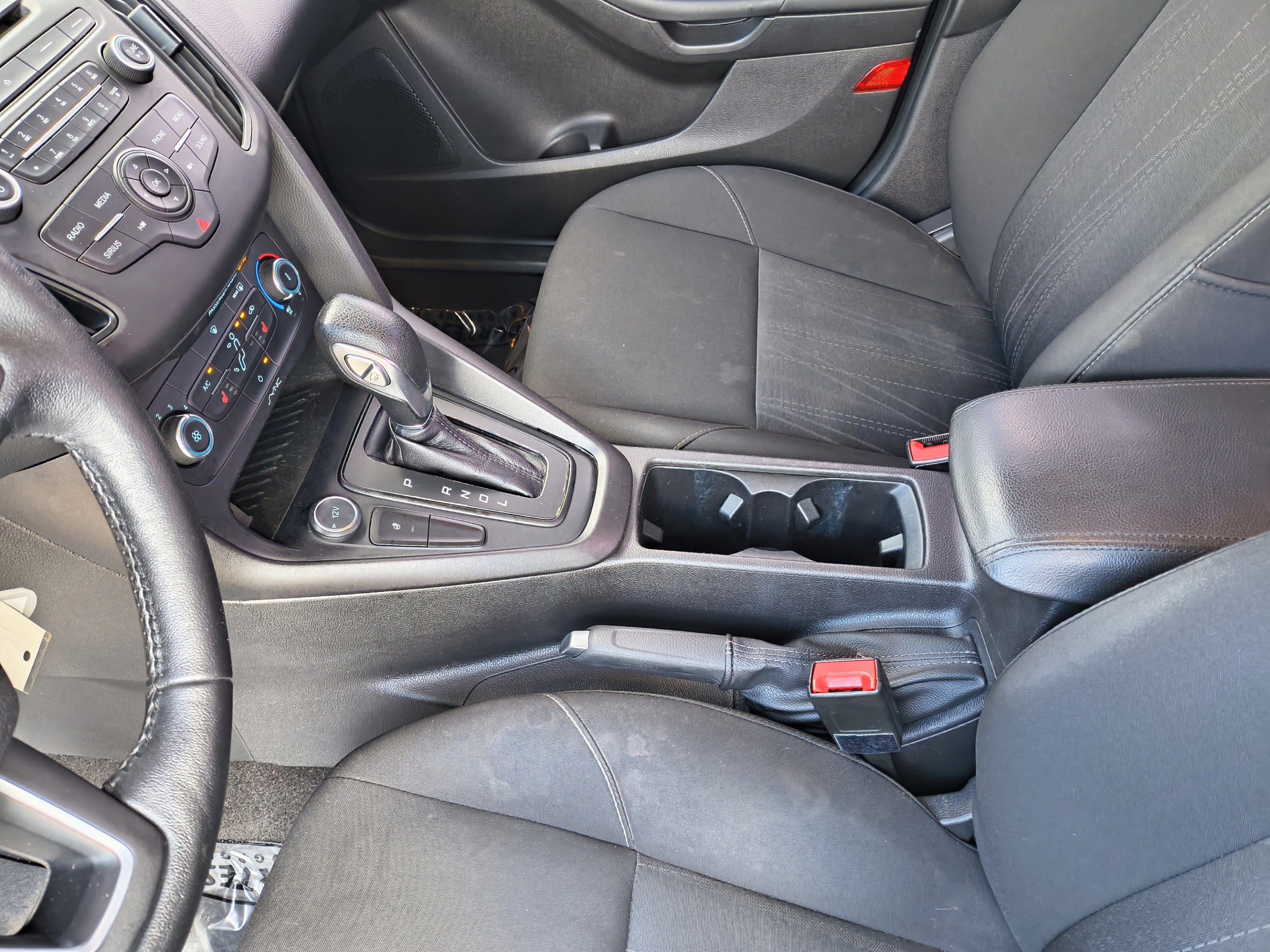 Used 2017 Ford Focus SE w/ Cold Weather Package FWD image 21