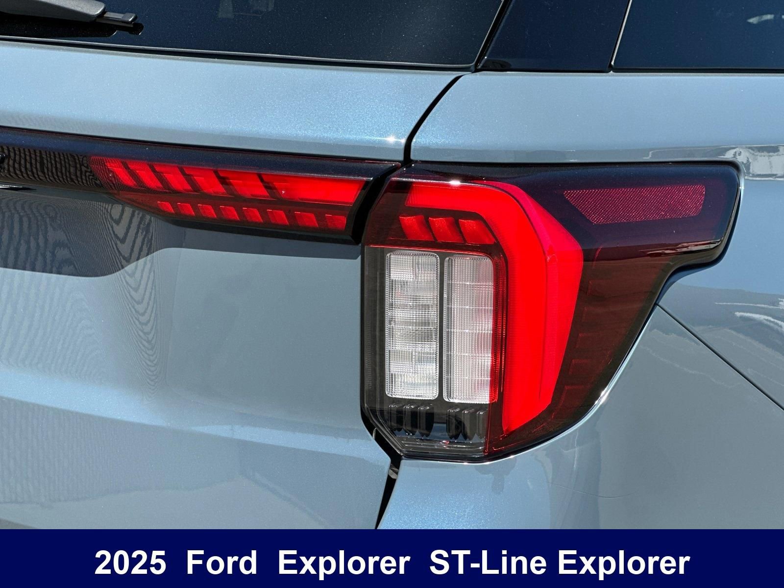 Used 2025 Ford Explorer ST-Line w/ Premium Package RWD image 37
