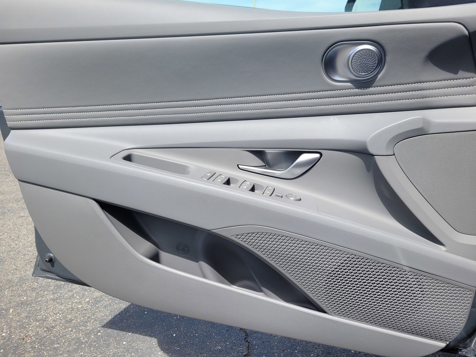 New 2025 Hyundai Elantra SEL image 17