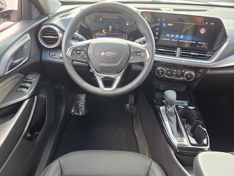 Used 2026 Chevrolet Trax ACTIV FWD image 11