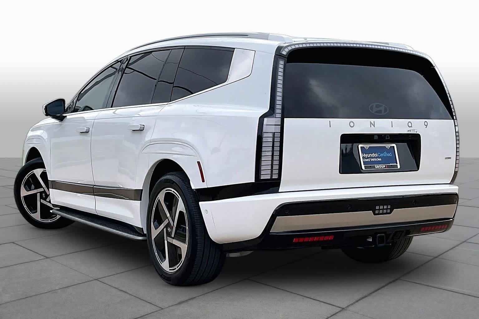 Certified 2026 Hyundai Ioniq 9 Calligraphy w/ Tow & Go Package AWD/4WD image 11