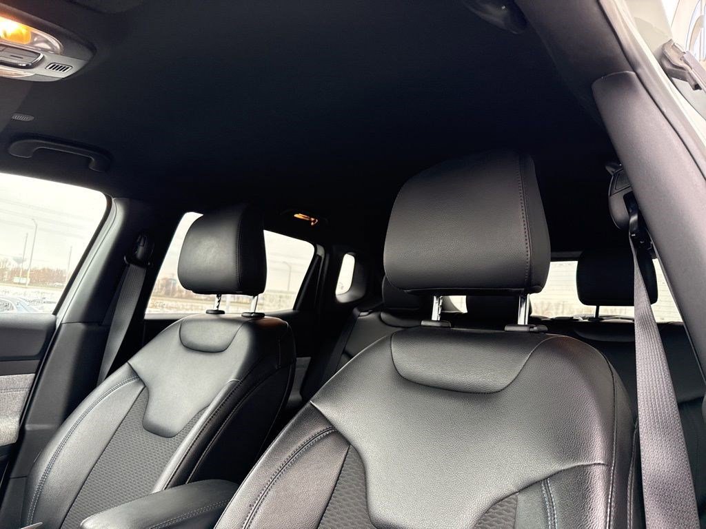 Used 2024 Jeep Compass Latitude image 8