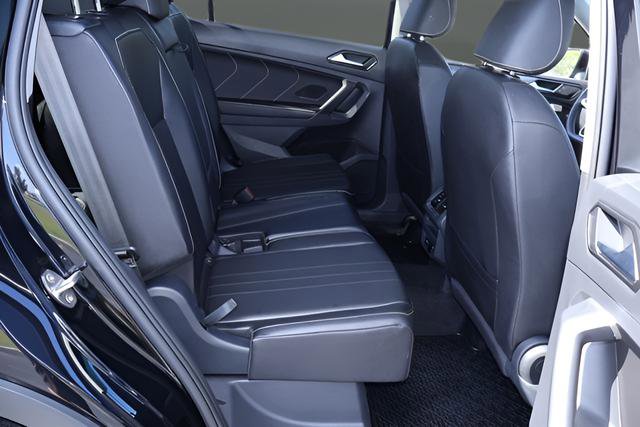 Certified 2024 Volkswagen Tiguan SE FWD image 19