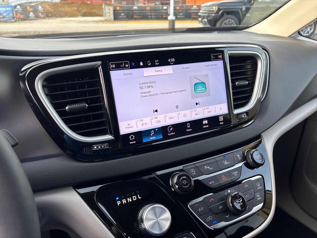 Used 2024 Chrysler Pacifica Touring-L image 21