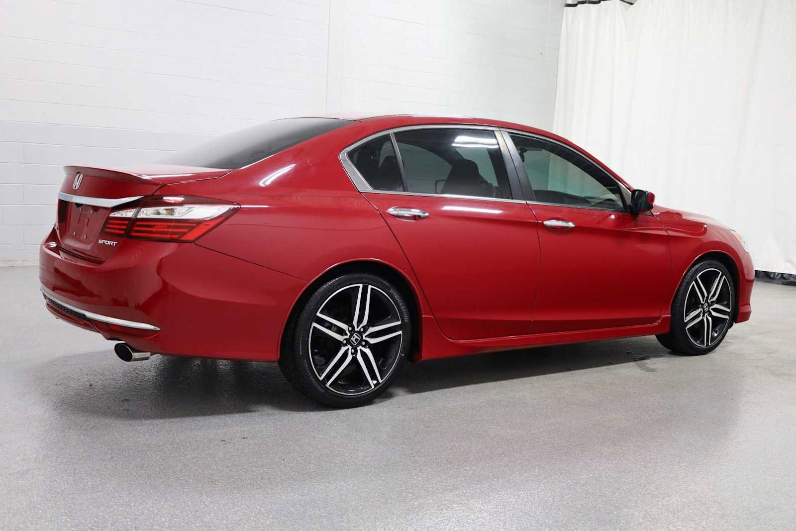 Used 2016 Honda Accord Sport image 9
