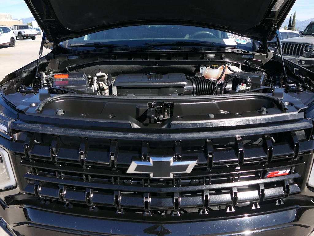 Used 2025 Chevrolet Suburban Z71 image 28