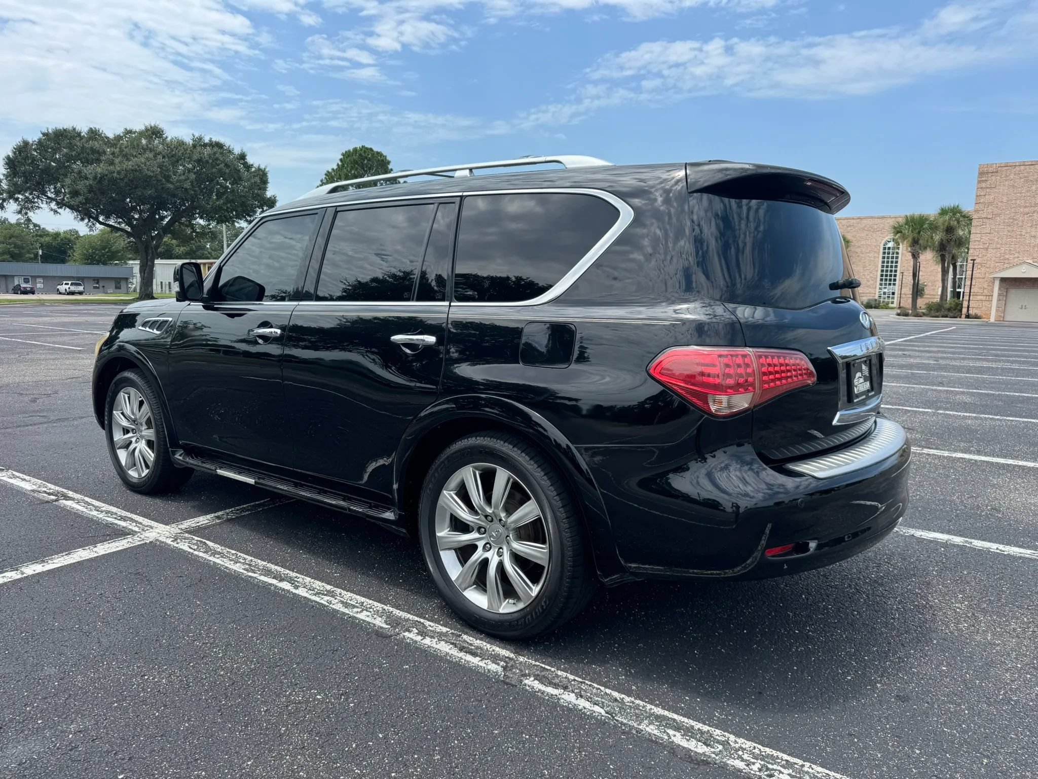 Used 2012 INFINITI QX56 4WD w/ Deluxe Touring Pkg image 7