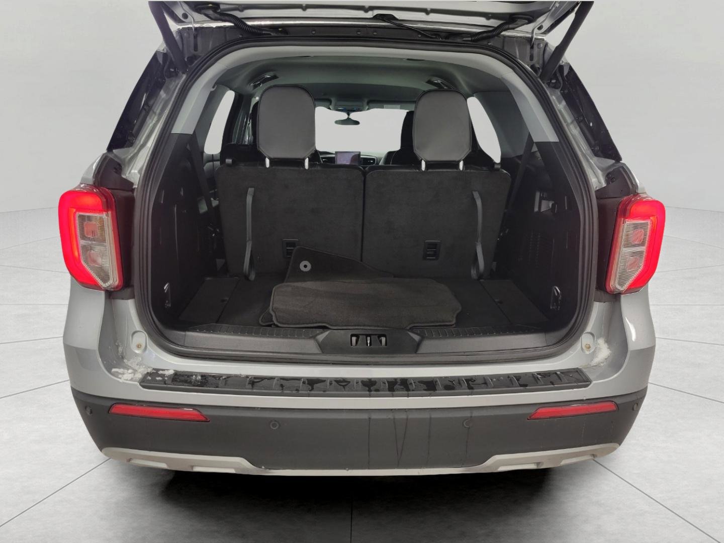 Used 2023 Ford Explorer XLT w/ Equipment Group 202A image 16