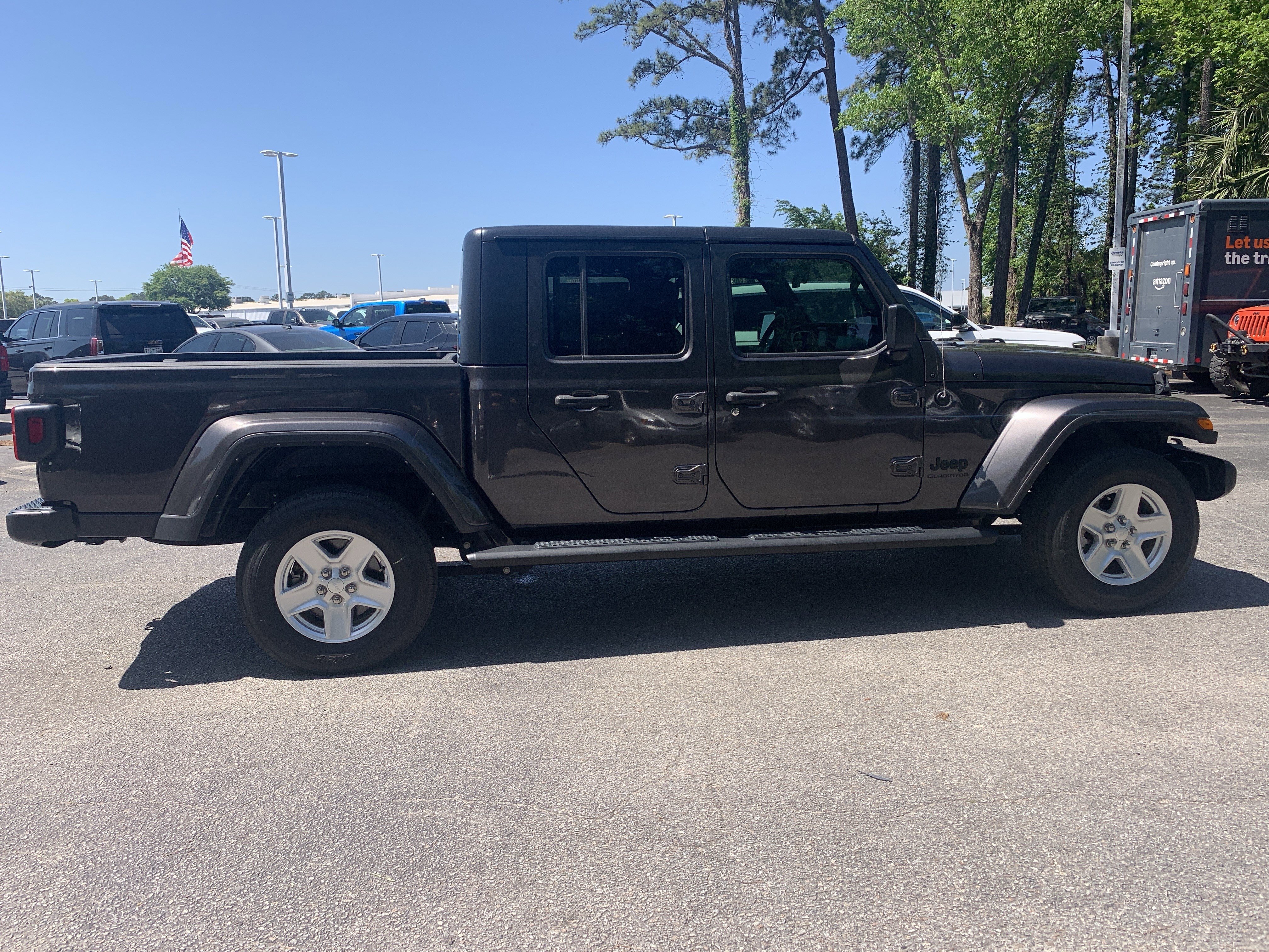 Used 2022 Jeep Gladiator Sport image 10