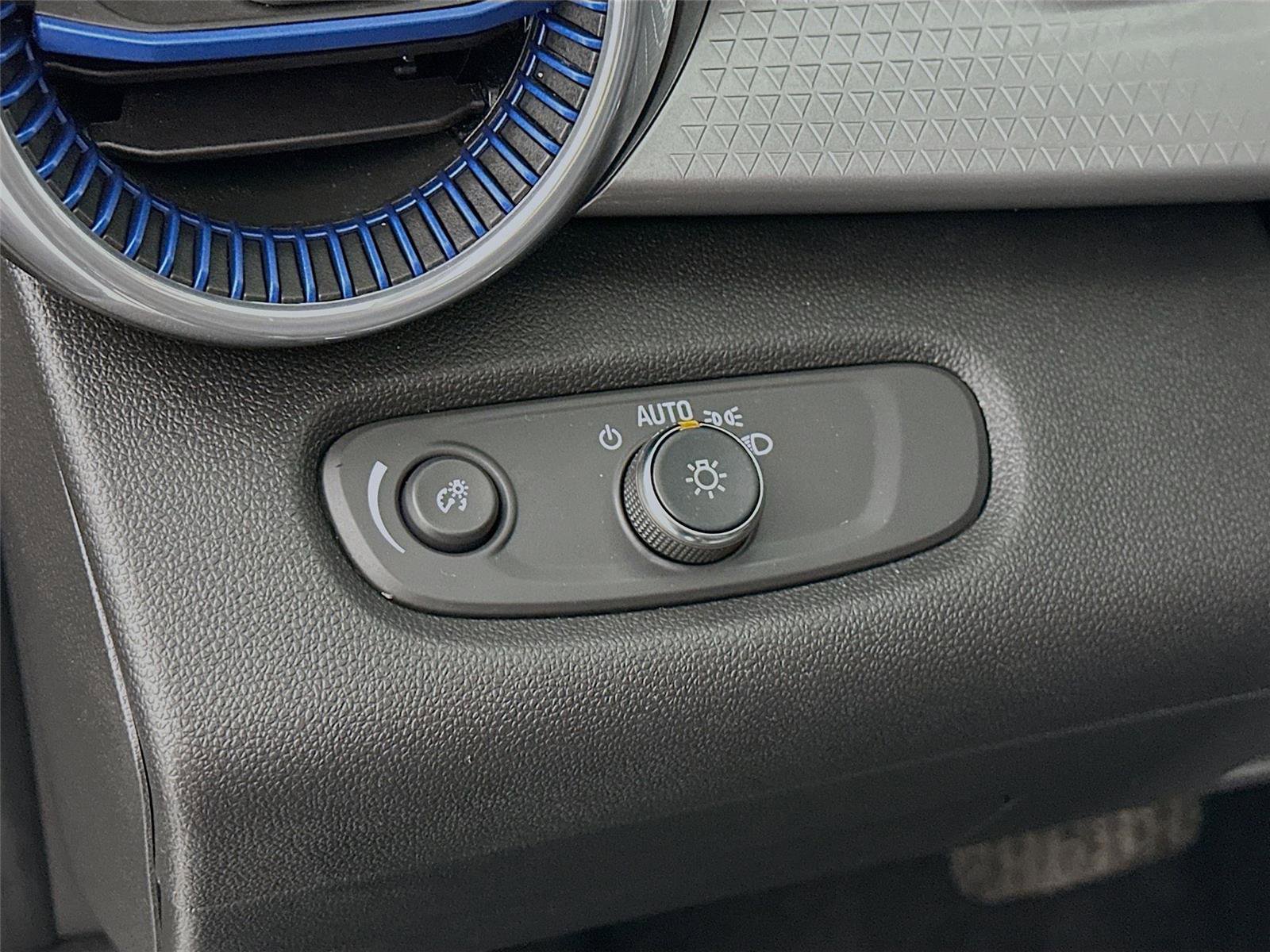 Used 2024 Chevrolet Trax LT FWD image 14