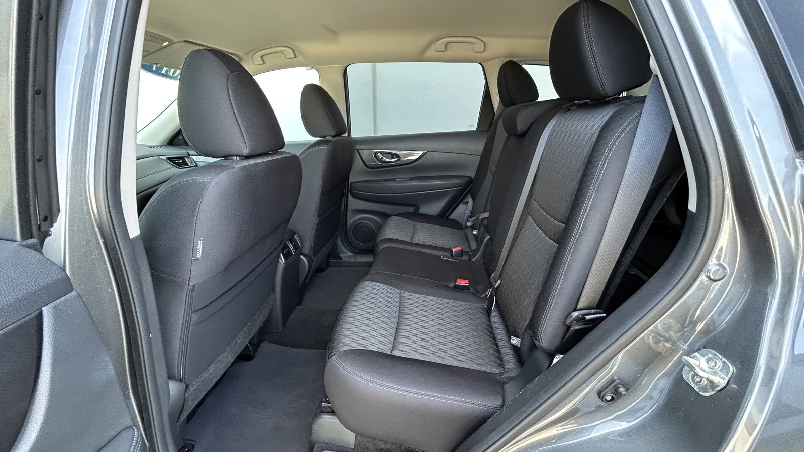 Used 2017 Nissan Rogue SV image 13
