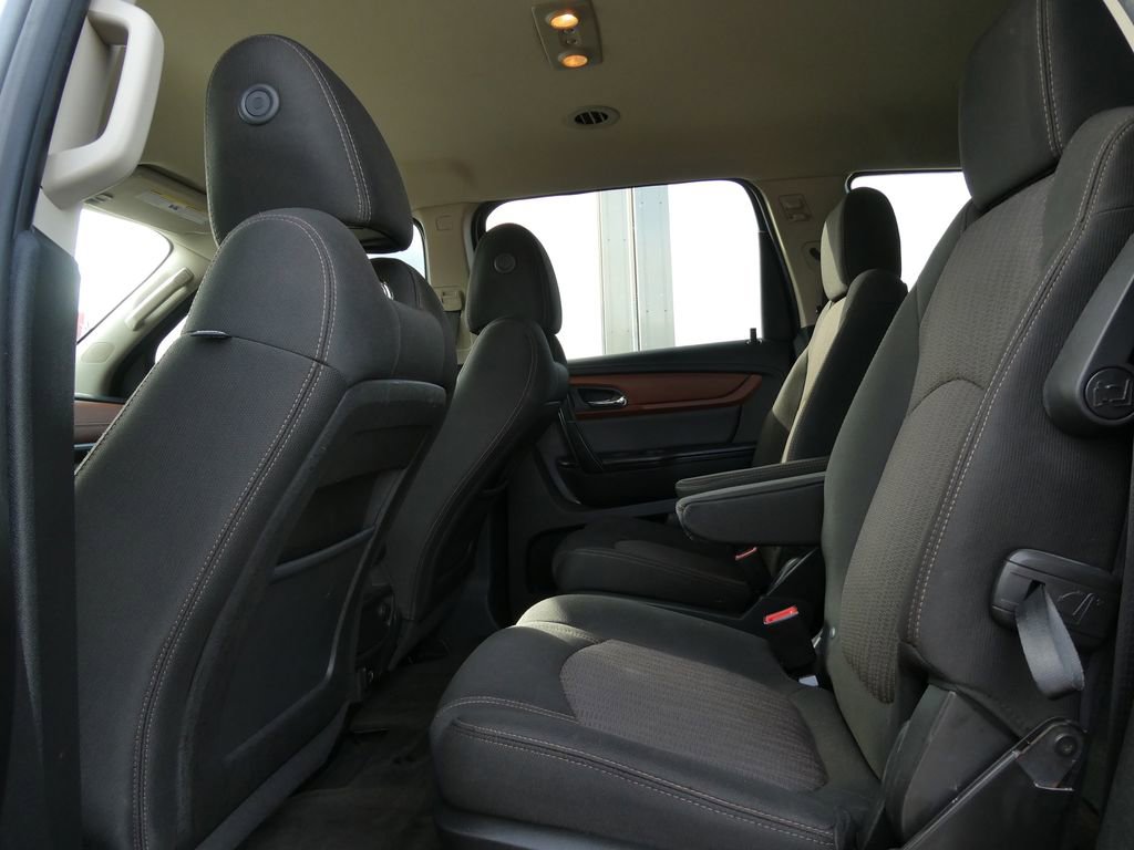 Used 2017 Chevrolet Traverse LT w/ Style and Technology Package FWD image 17