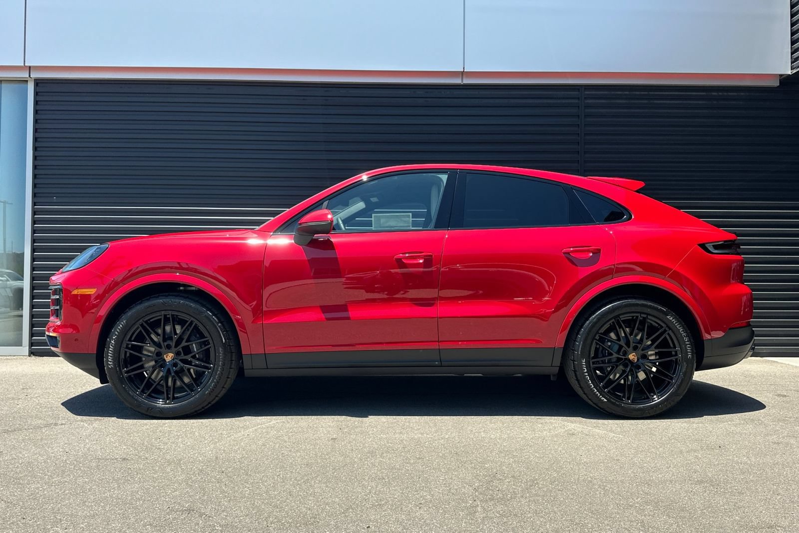 New 2026 Porsche Cayenne Coupe AWD/4WD image 2
