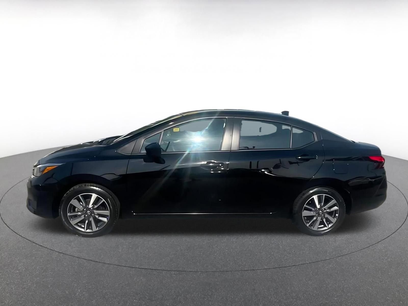 Used 2025 Nissan Versa SV FWD image 8