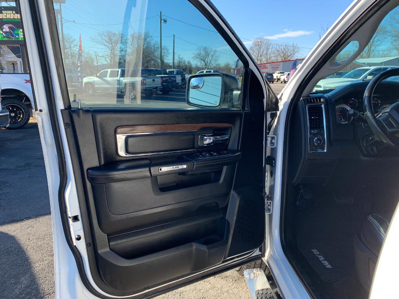 Used 2017 RAM 1500 Laramie w/ Convenience Group image 9