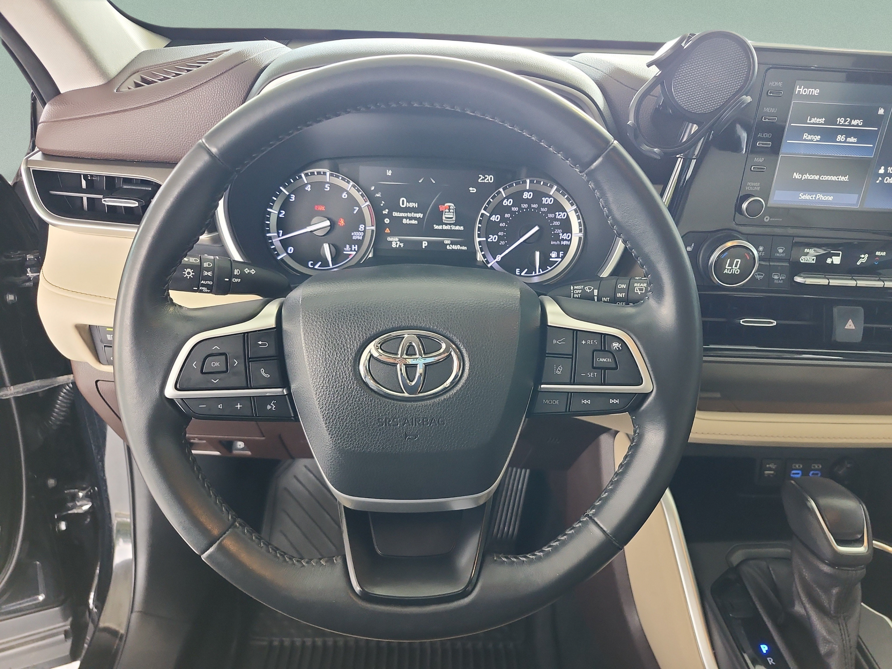 Used 2022 Toyota Highlander XLE FWD image 9