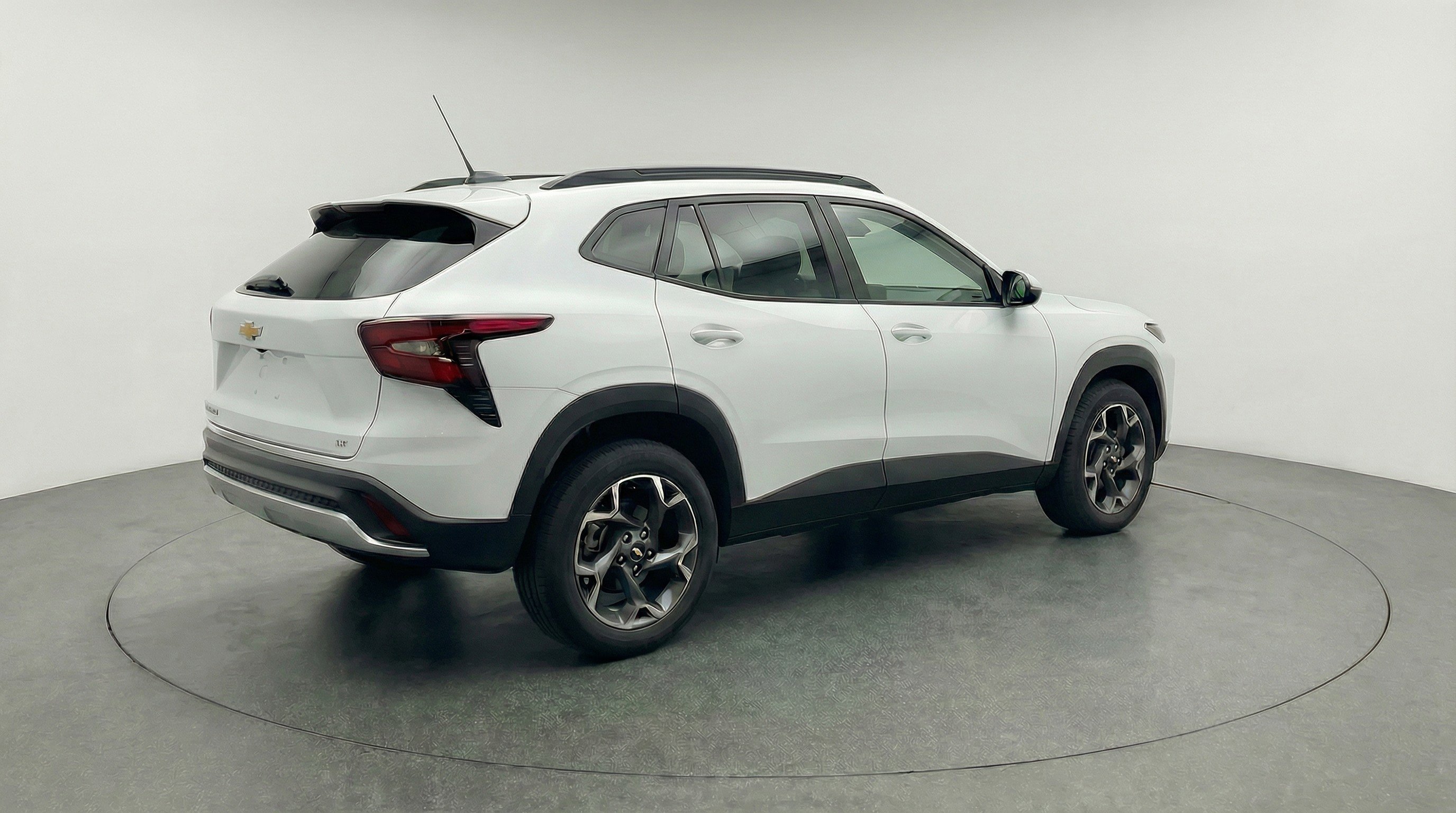 Used 2025 Chevrolet Trax LT image 9