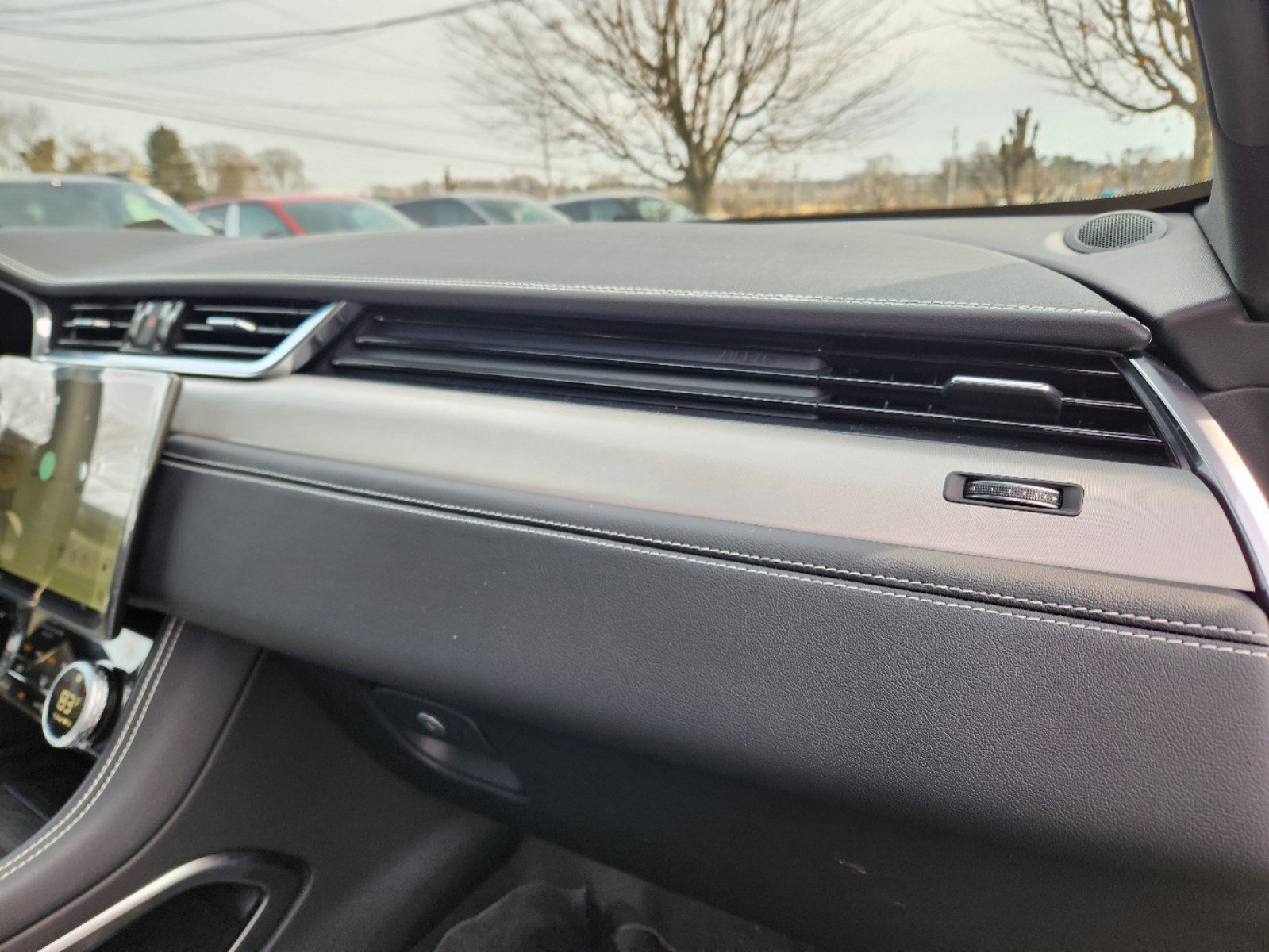 Used 2025 Jaguar F-PACE R-Dynamic S AWD/4WD image 11