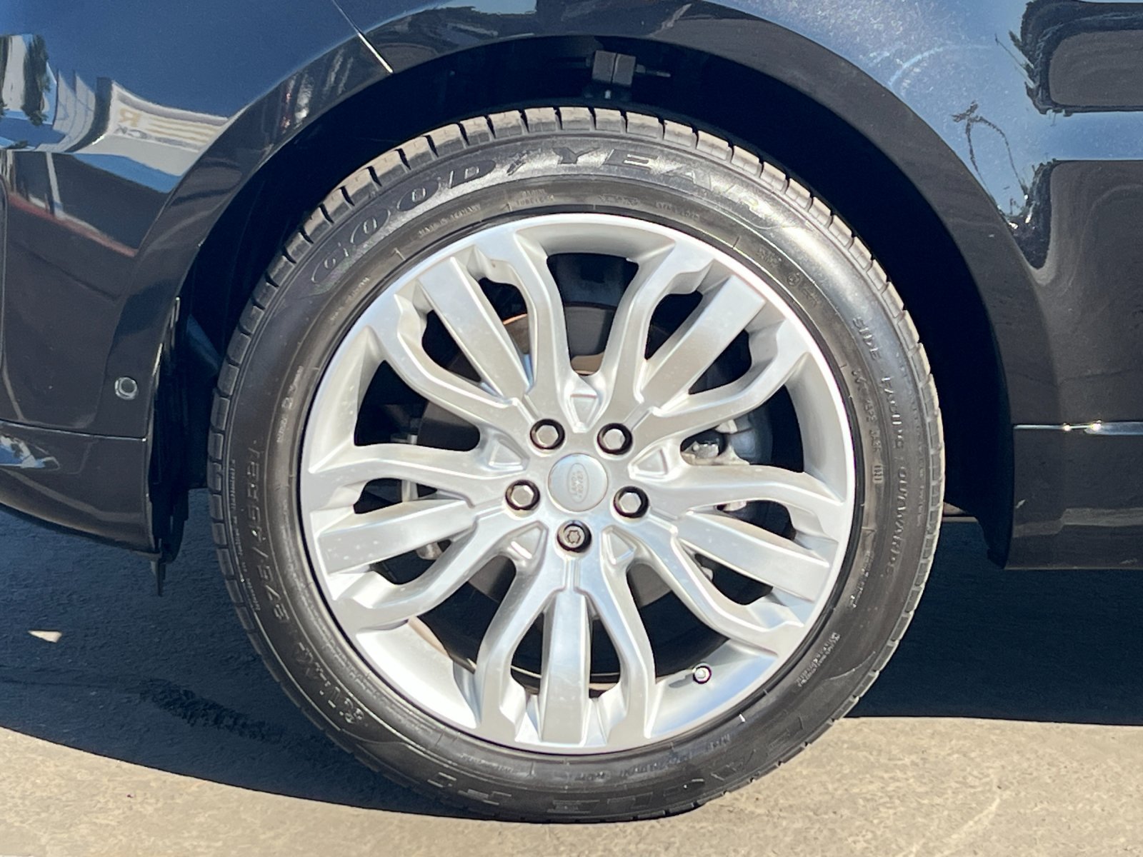 Used 2019 Land Rover Range Rover Sport HSE AWD/4WD image 26