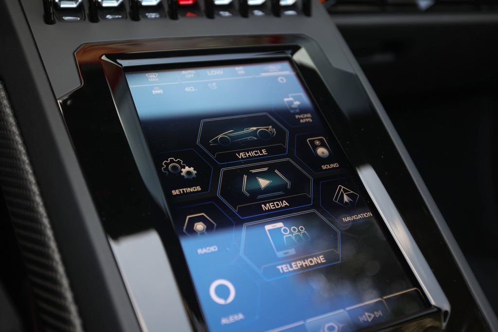 Used 2020 Lamborghini Huracan EVO RWD image 39
