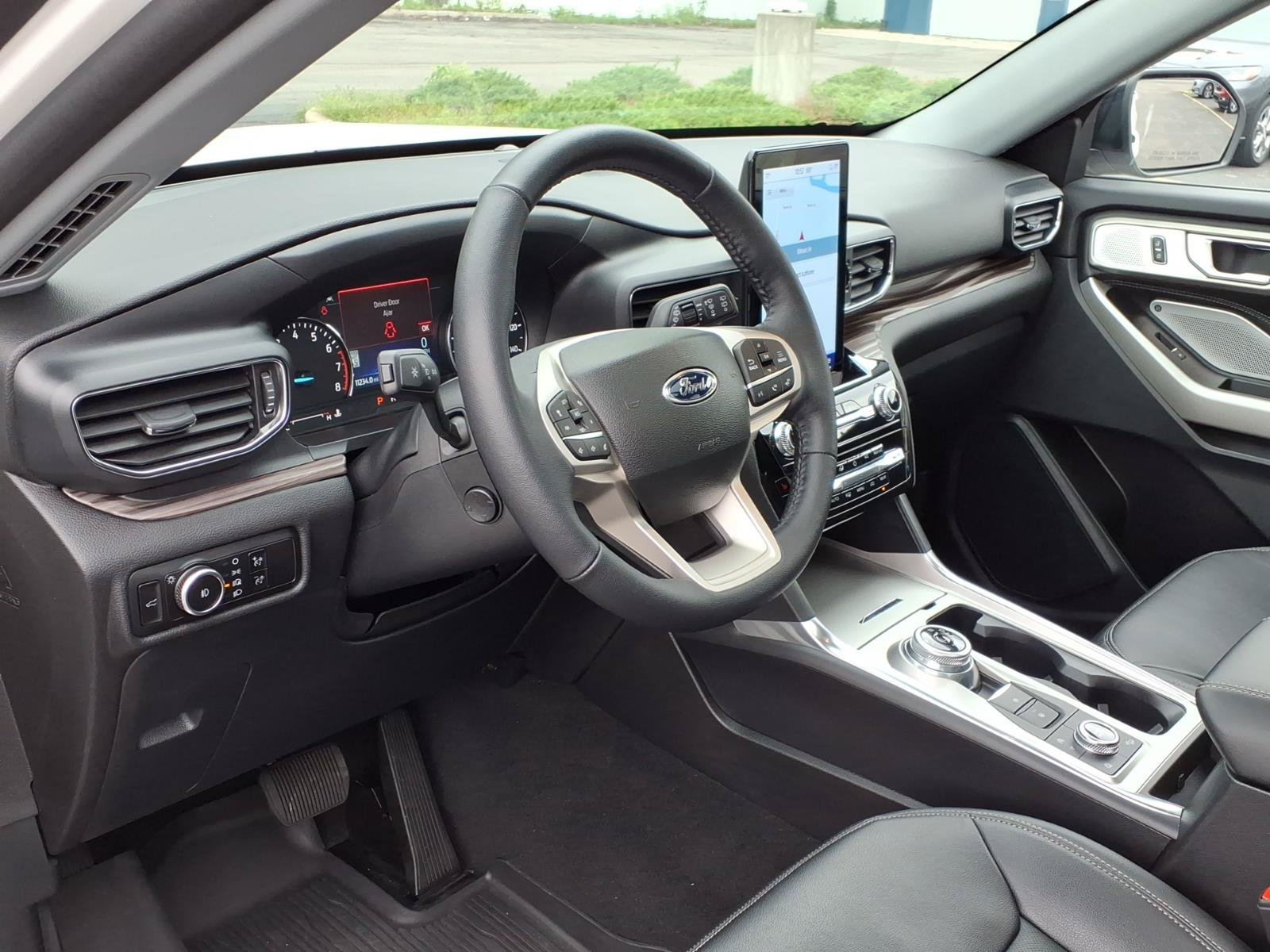 Used 2023 Ford Explorer Limited w/ Limited Technology Package AWD/4WD image 5