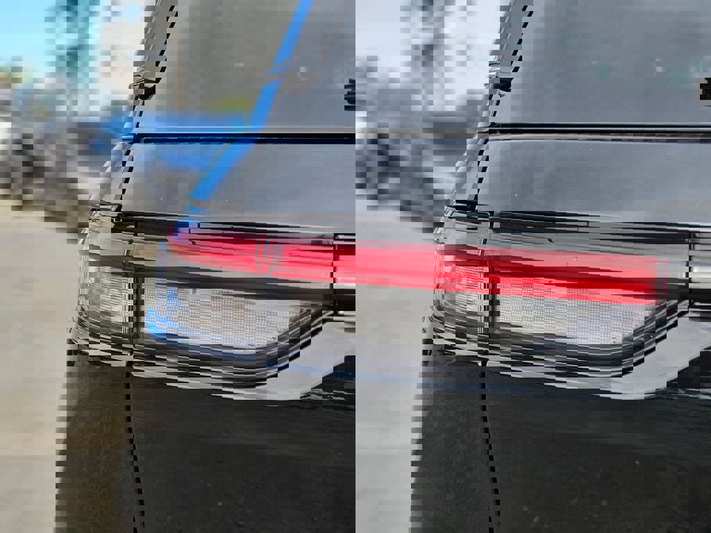 New 2025 Jeep Grand Cherokee Laredo X w/ Luxury Tech Group I image 9