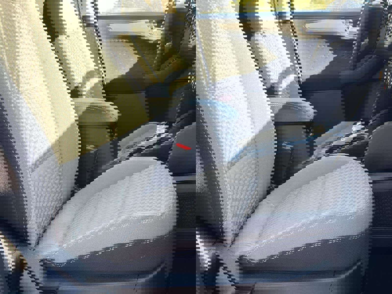 Used 2020 Ford Escape SE image 17