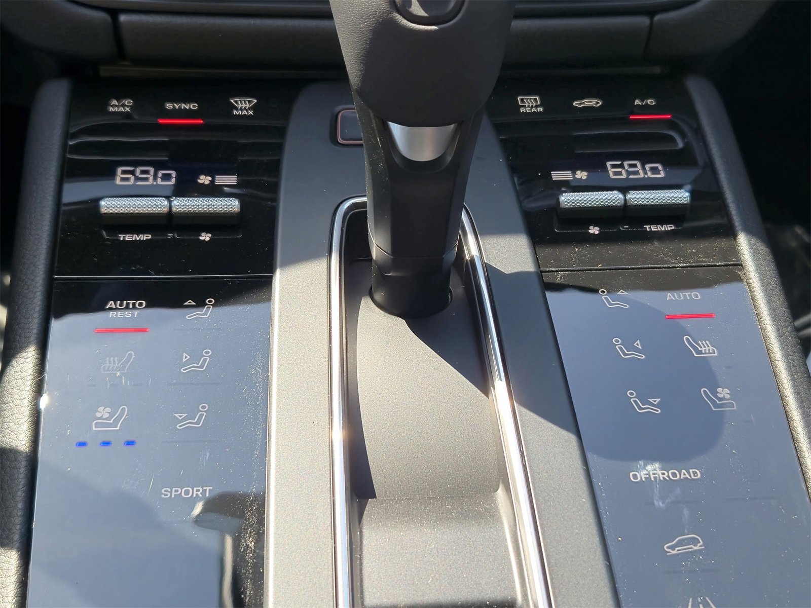 Certified 2025 Porsche Macan image 27