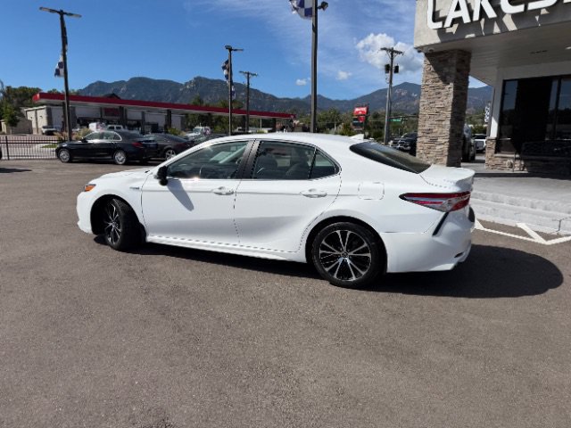 Used 2020 Toyota Camry SE w/ Sunroof Package FWD image 7