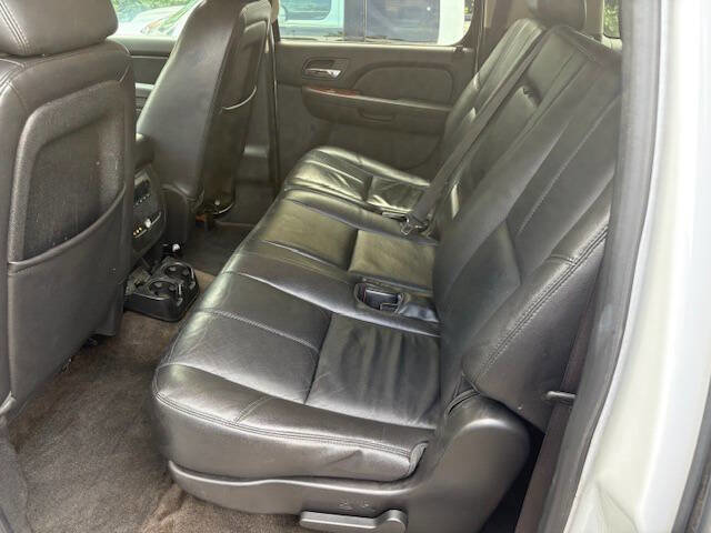 Used 2012 Chevrolet Suburban LT image 10