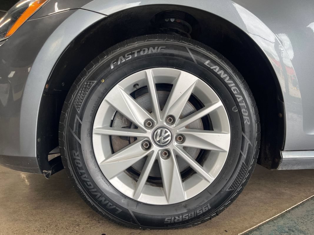 Used 2016 Volkswagen Golf S FWD image 27