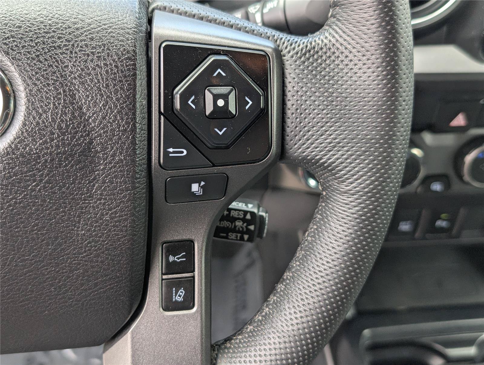 Used 2021 Toyota Tacoma TRD Sport w/ Technology Package AWD/4WD image 22